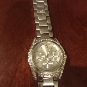 Geneva Quartz Stainless Steel Japan Movement Wrist Watch needs a new battery